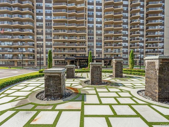 17-85 215th Street 1E, Bayside NY 11360