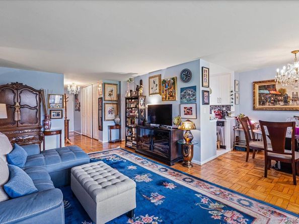 17-85 215th Street 1E, Bayside NY 11360