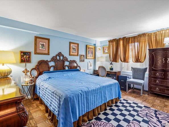 17-85 215th Street 1E, Bayside NY 11360