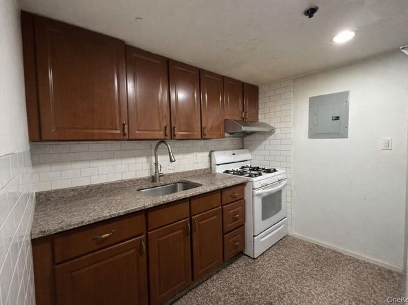 100-09 39 Avenue 3E, Corona NY 11368