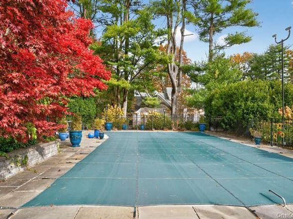 12 Donna Drive, Oyster Bay NY 11771