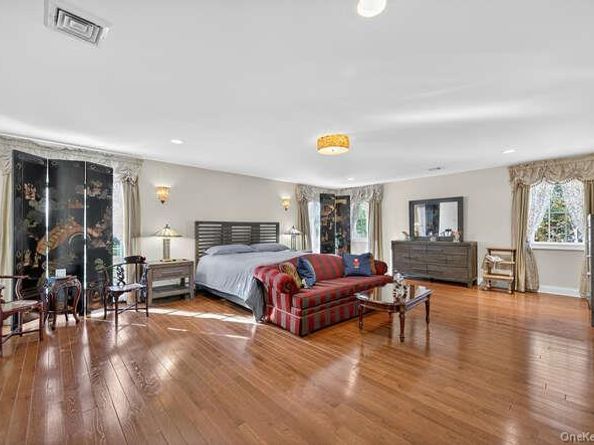 12 Donna Drive, Oyster Bay NY 11771