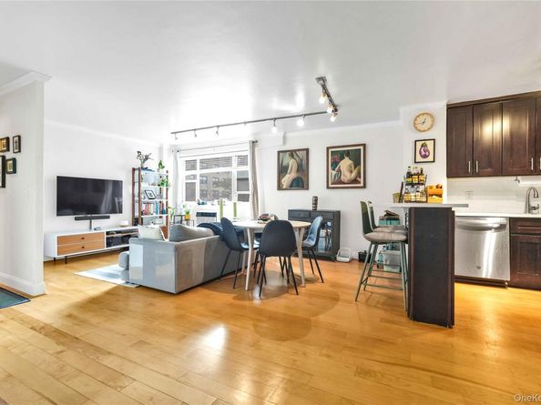 52-40 39th Drive 3U, Woodside NY 11377