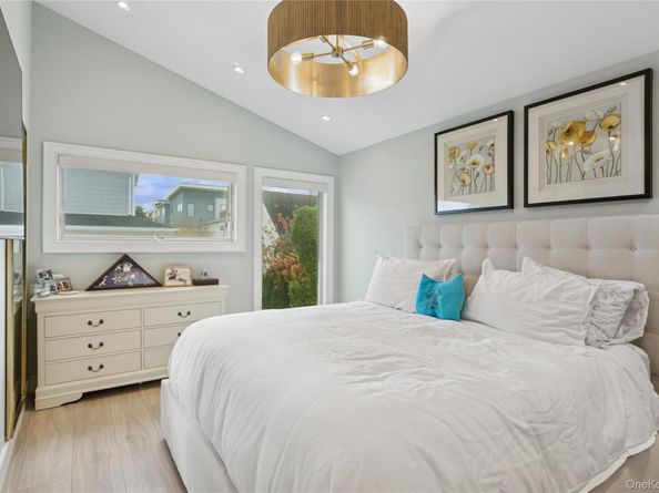 2 Leamington St, Lido Beach NY 11561