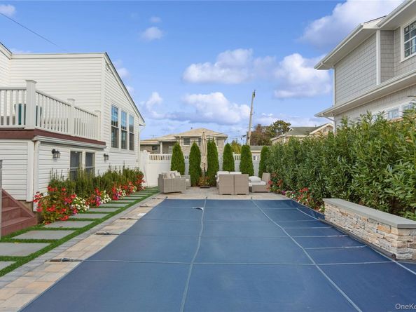 2 Leamington St, Lido Beach NY 11561