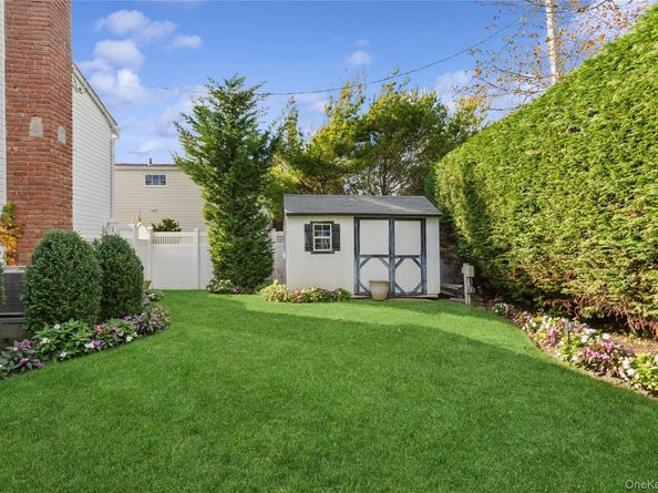 2 Leamington St, Lido Beach NY 11561