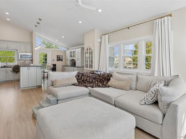 2 Leamington St, Lido Beach NY 11561