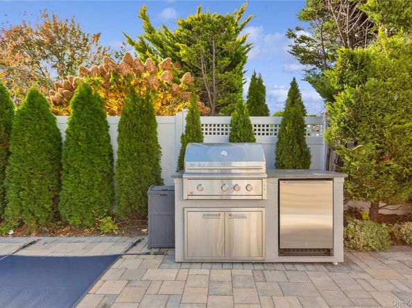 2 Leamington St, Lido Beach NY 11561