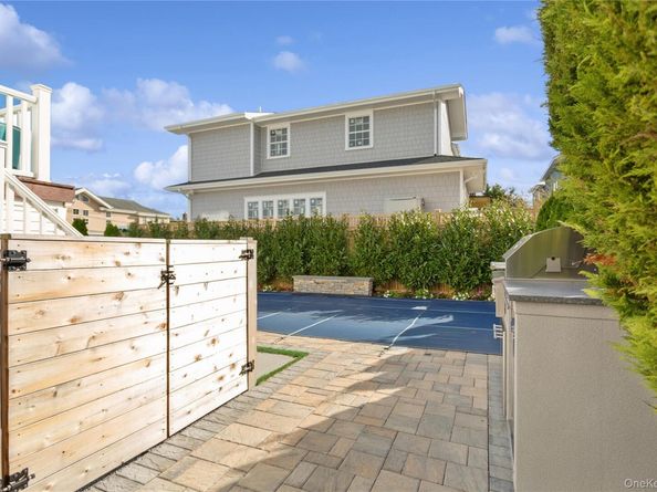 2 Leamington St, Lido Beach NY 11561