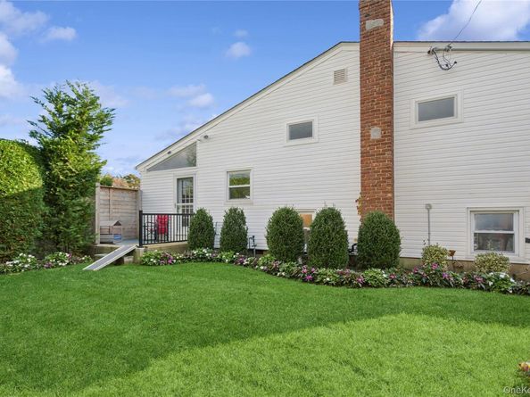 2 Leamington St, Lido Beach NY 11561