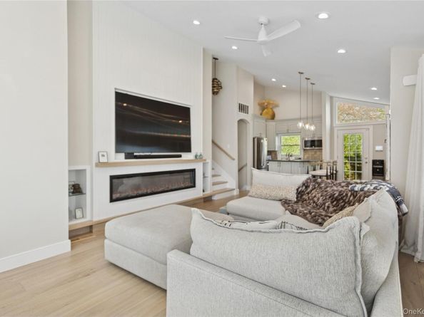 2 Leamington St, Lido Beach NY 11561