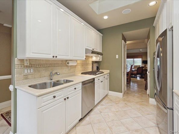 51 Windwatch Dr. Drive 51, Hauppauge NY 11788