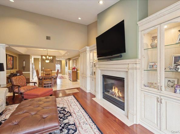 51 Windwatch Dr. Drive 51, Hauppauge NY 11788