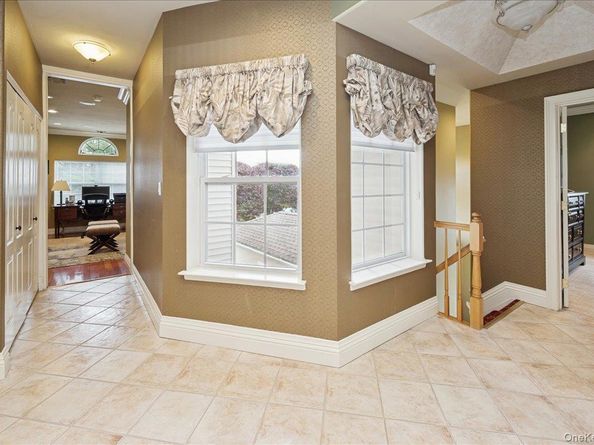 51 Windwatch Dr. Drive 51, Hauppauge NY 11788