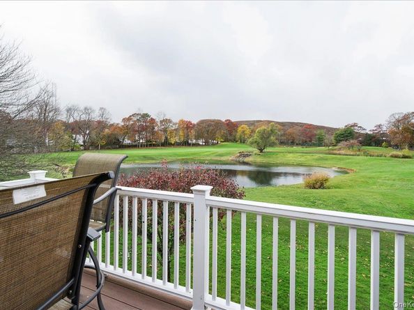 51 Windwatch Dr. Drive 51, Hauppauge NY 11788