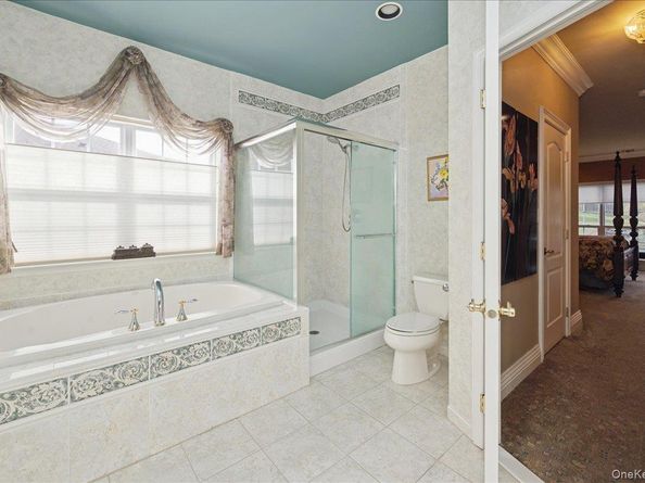 51 Windwatch Dr. Drive 51, Hauppauge NY 11788