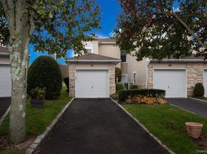 51 Windwatch Dr. Drive 51, Hauppauge NY 11788