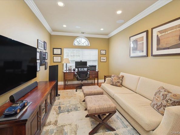 51 Windwatch Dr. Drive 51, Hauppauge NY 11788