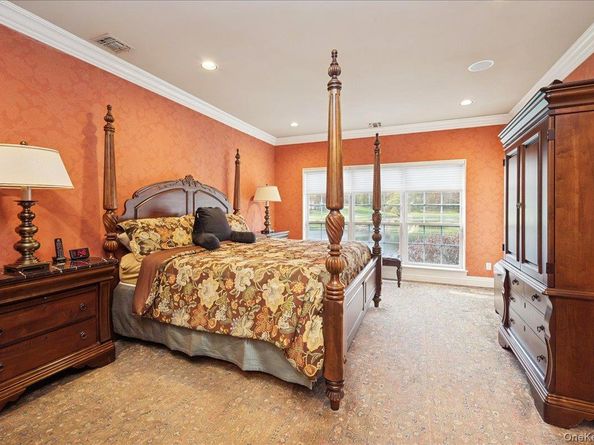 51 Windwatch Dr. Drive 51, Hauppauge NY 11788