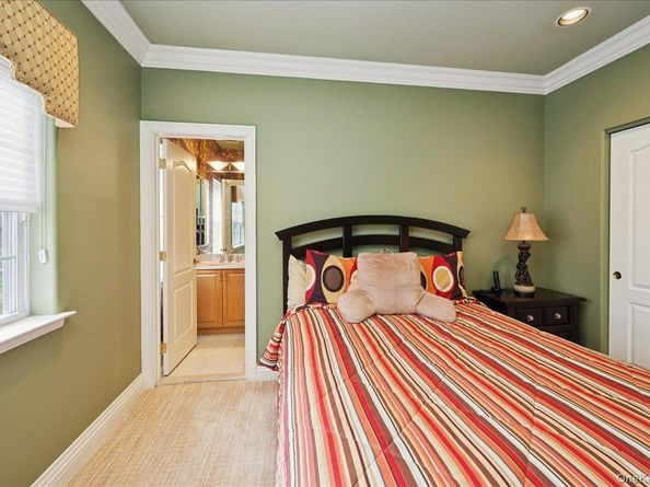 51 Windwatch Dr. Drive 51, Hauppauge NY 11788