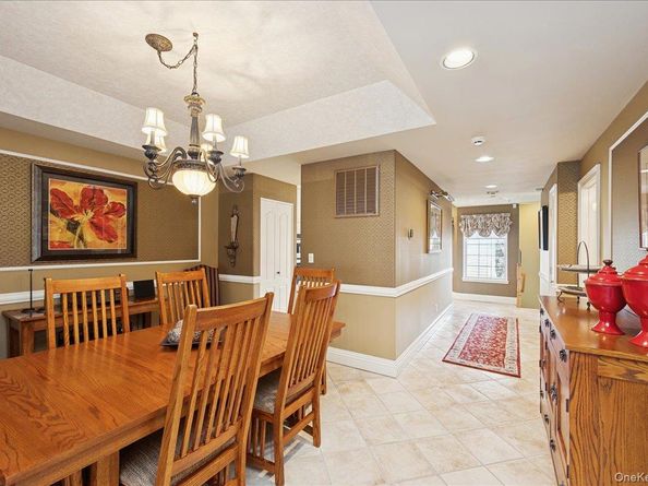 51 Windwatch Dr. Drive 51, Hauppauge NY 11788