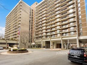 152-18 Union Turnpike 204K, Flushing NY 11367