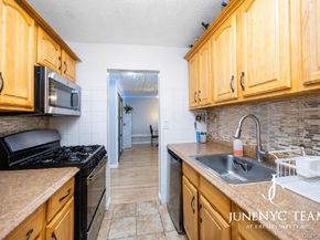 152-18 Union Turnpike 204K, Flushing NY 11367