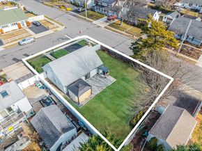 616 Kenmore Avenue, Copiague NY 11726