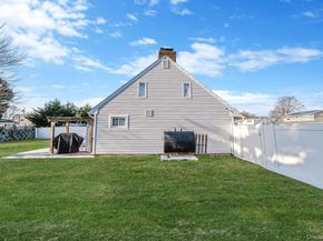 616 Kenmore Avenue, Copiague NY 11726