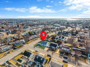 616 Kenmore Avenue, Copiague NY 11726