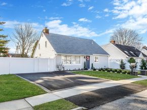 616 Kenmore Avenue, Copiague NY 11726