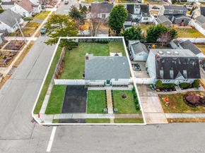 616 Kenmore Avenue, Copiague NY 11726