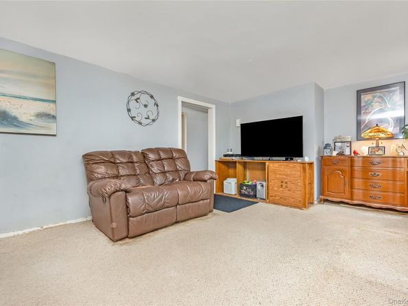 254 W 1st Street, West Islip NY 11795