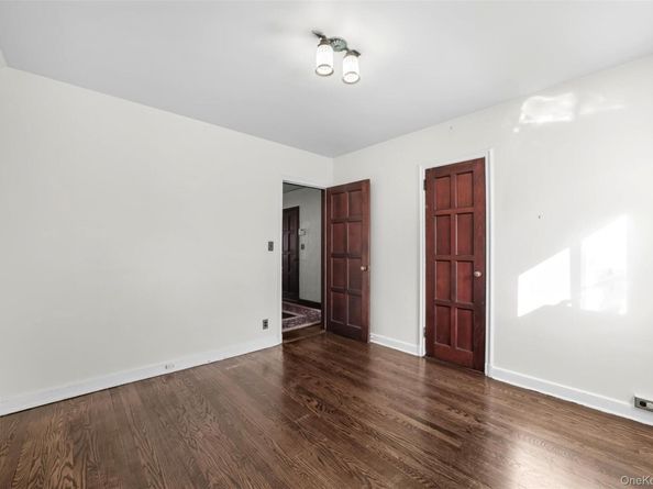 94 Parkway E, Mount Vernon NY 10552