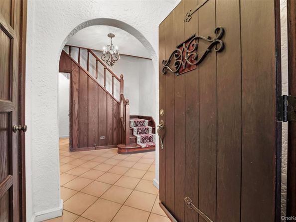 94 Parkway E, Mount Vernon NY 10552