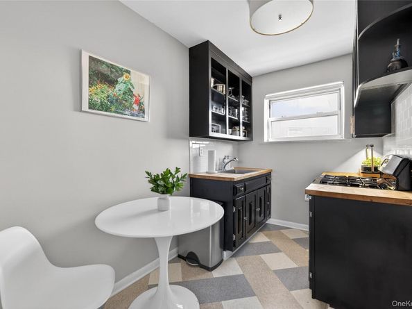 360 Stewart Avenue 3F, Garden City NY 11530