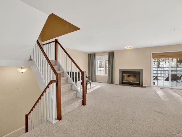 23 Berrybush Lane, Hastings-on-Hudson NY 10706