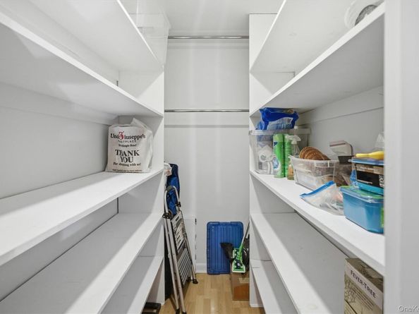 25 Chapel Pl. 1B, Great Neck NY 11021