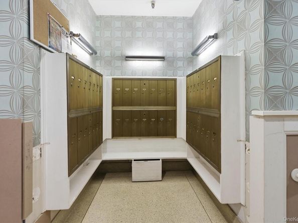 25 Chapel Pl. 1B, Great Neck NY 11021