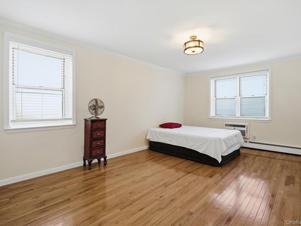 25 Chapel Pl. 1B, Great Neck NY 11021