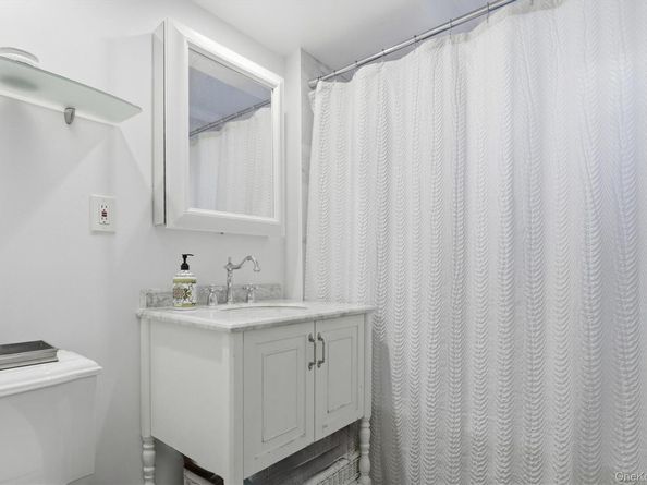 25 Chapel Pl. 1B, Great Neck NY 11021