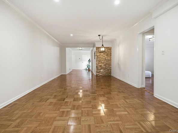 25 Chapel Pl. 1B, Great Neck NY 11021