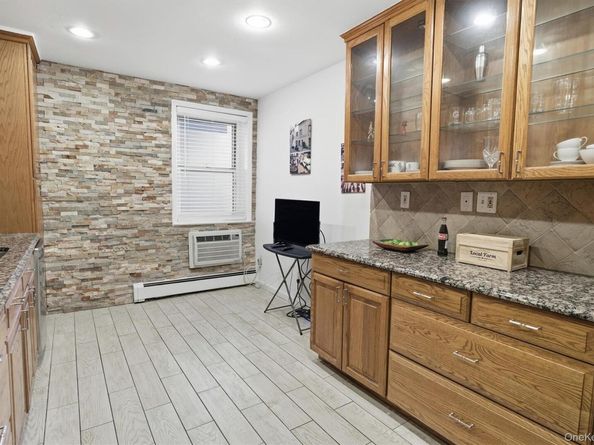 25 Chapel Pl. 1B, Great Neck NY 11021