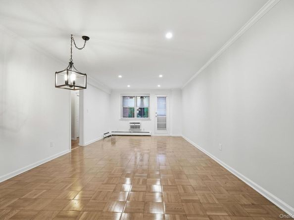 25 Chapel Pl. 1B, Great Neck NY 11021