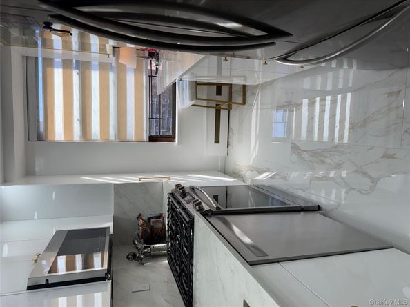 61-15 98th Street 8K, Rego Park NY 11374