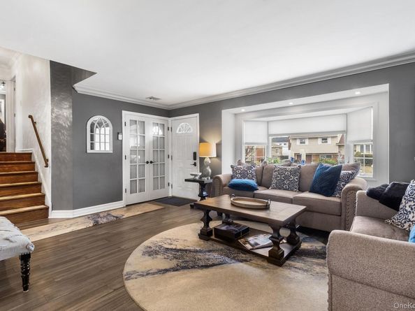 44 Colony Lane, Syosset NY 11791