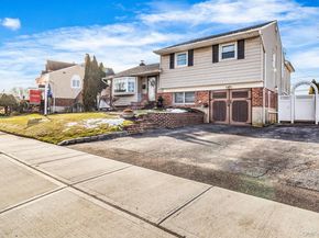 44 Colony Lane, Syosset NY 11791