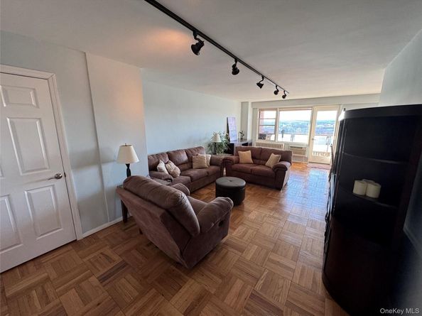 1841 Central Park Avenue 16R, Yonkers NY 10710