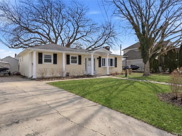 25 Dolphin Road, East Quogue NY 11942