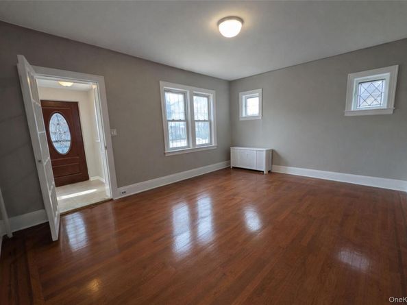 89-32 208th Street, Queens Village NY 11427